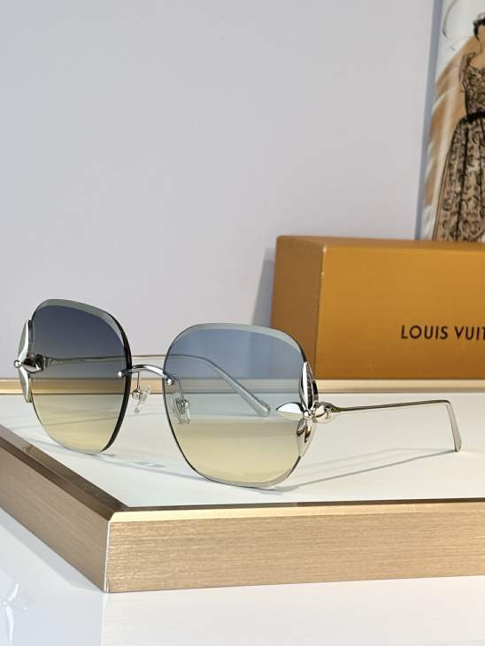 Picture of Louis Vuitton Sunglasses _SKUfw80443907fw